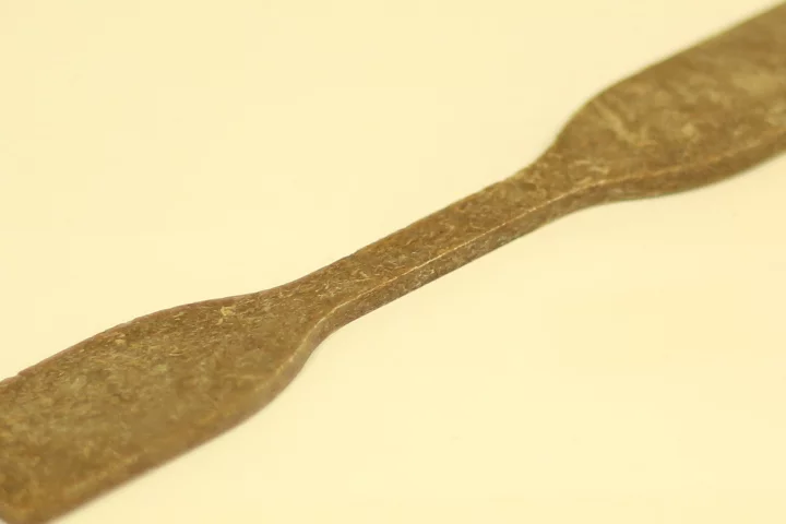 An item made from the agave bagasse/plastic composite