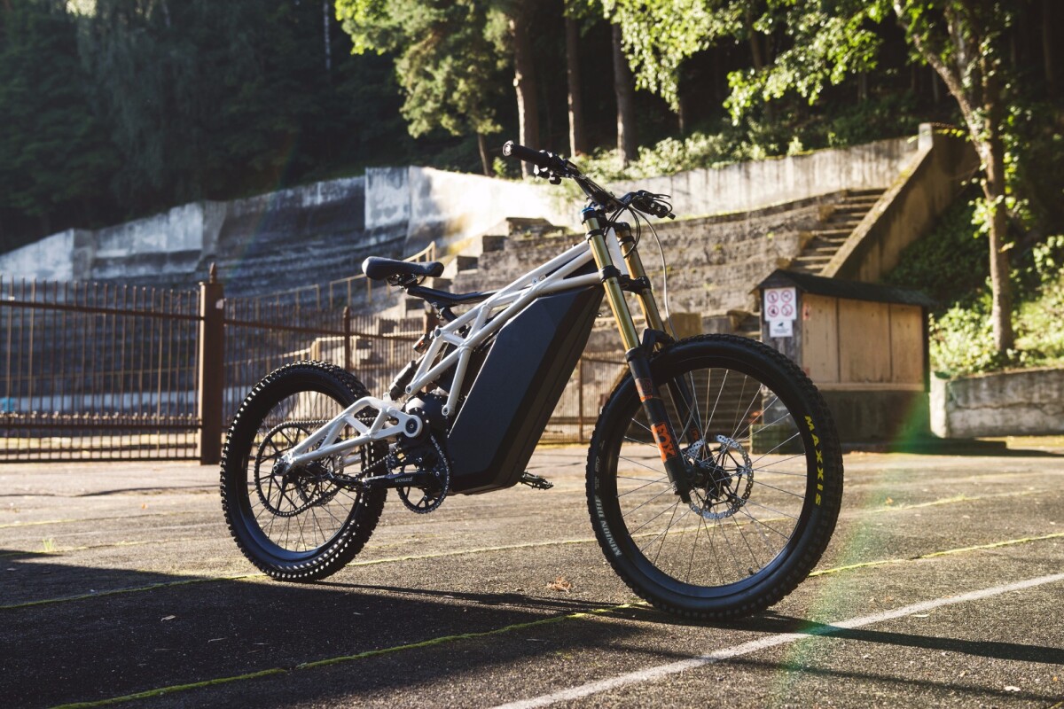 The Neematic FR/1 is powered by a 2.2-kWh li-ion pack