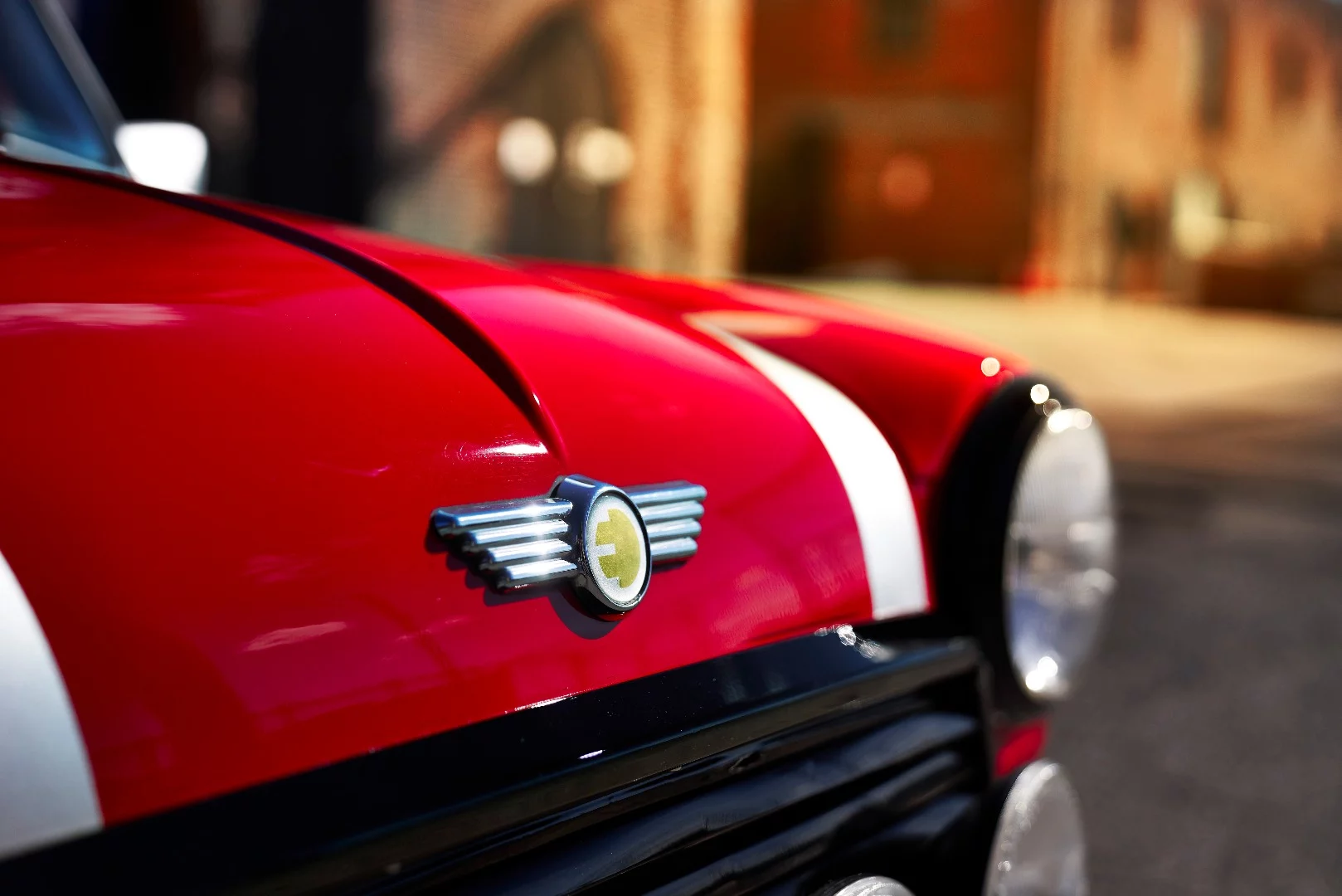 Classic Mini Electric concept: tiny plug logo on the hood