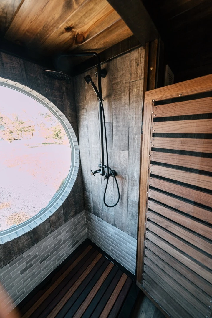 The Silhouette's shower