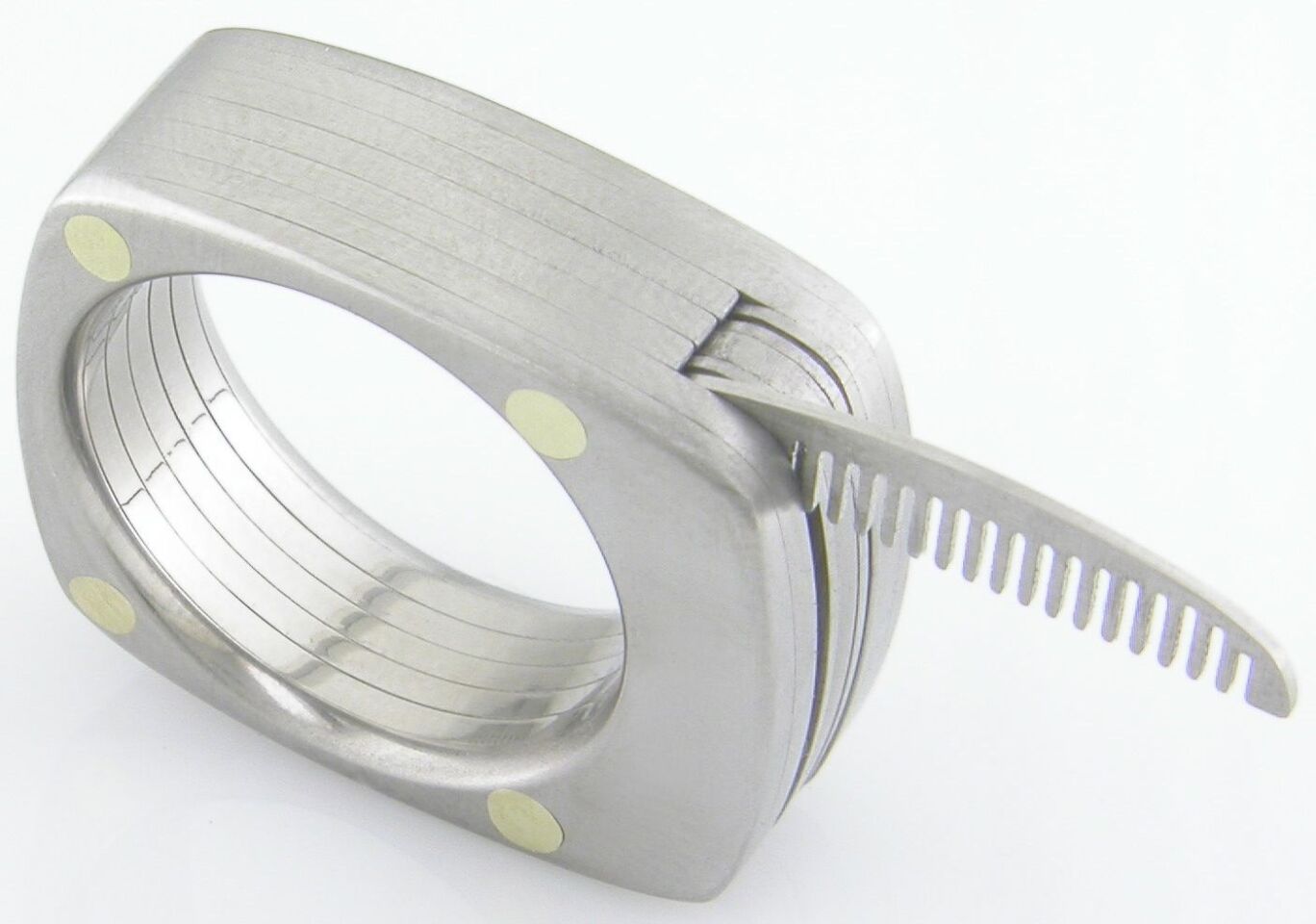 The Titanium Utility Ring's comb