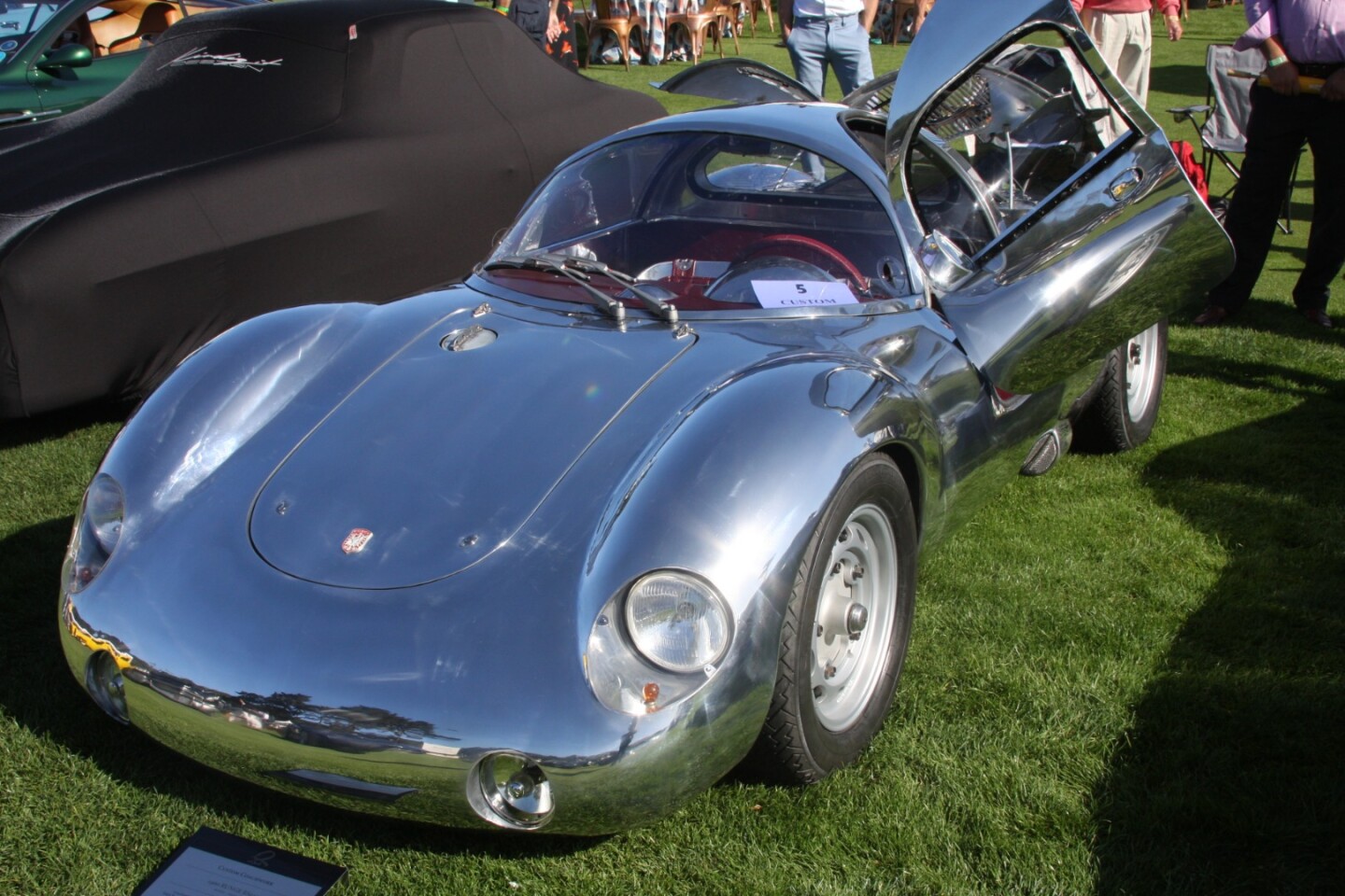 The Runge 1960 RS010 was indeed made in 2019, though it was styled and made just as a master craftsman would have designed and made it 60 years ago. It's the work of Runge cars, a modern day designer and builder of exquisite machinery