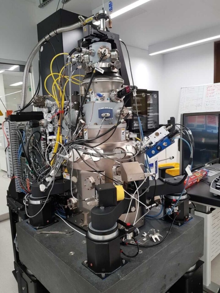 One of the scanning helium ion microscopes (HIM) used to produce highly detailed images of dragonfly wings