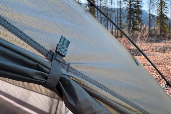 Magnetic door. ties offer quick, one-handed operation