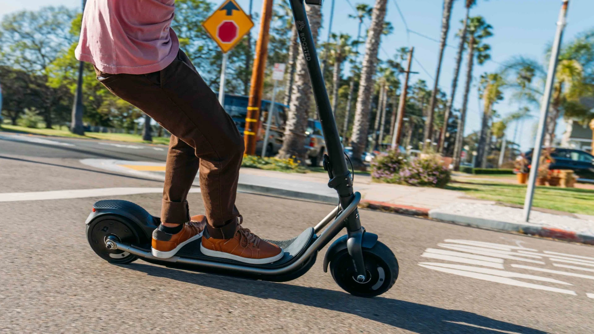 There's nothing hugely revolutionary to be found in the design of the Boosted Rev, but that may just be the point