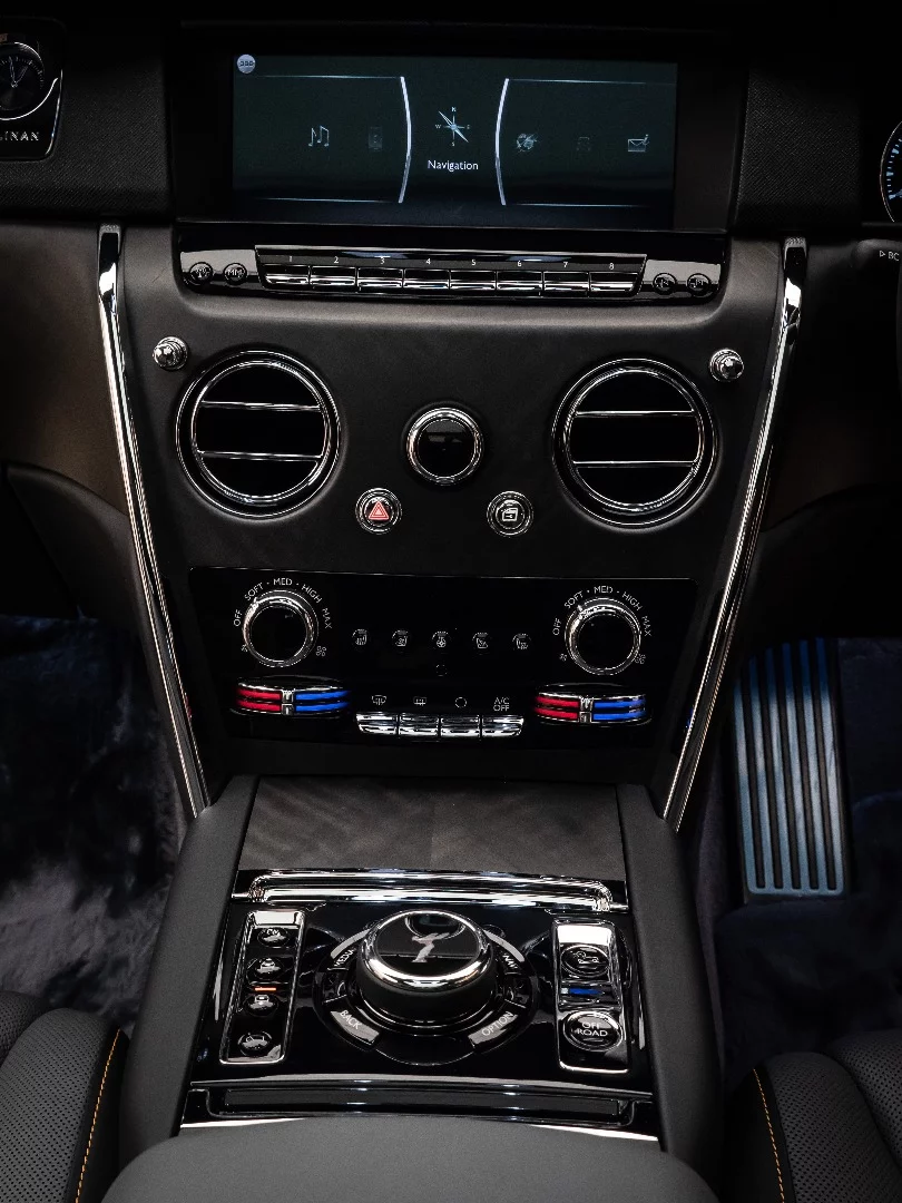 Rolls-Royce Cullinan: center console