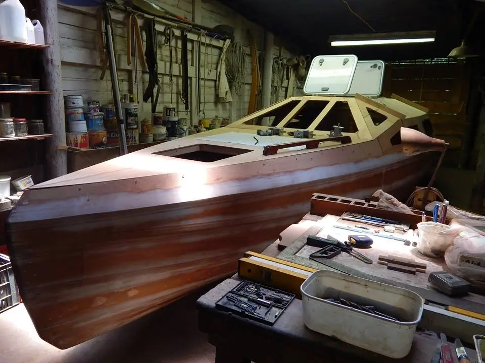 David du Plessis approached American naval architect Dudley Vix to design a customized boat, which was built over a period of two years by his uncle Tertius du Plessis, an experienced yacht builder in Knysna (SA)