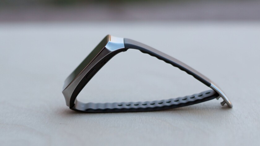 The Gear Live is only 8.9 mm (0.35-in) thick