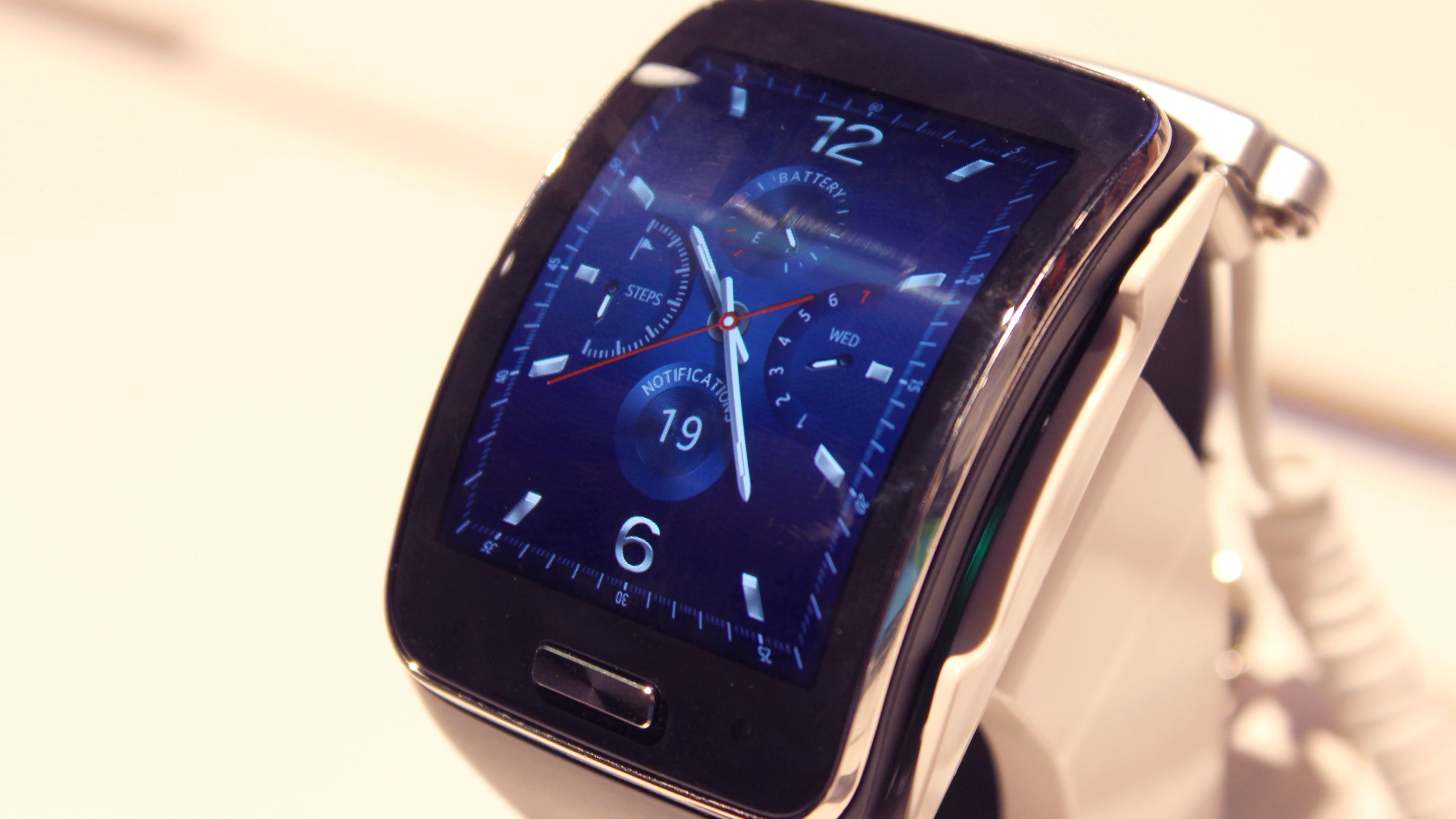 Samsung Gear S (Photo: Will Shanklin/Gizmag.com)