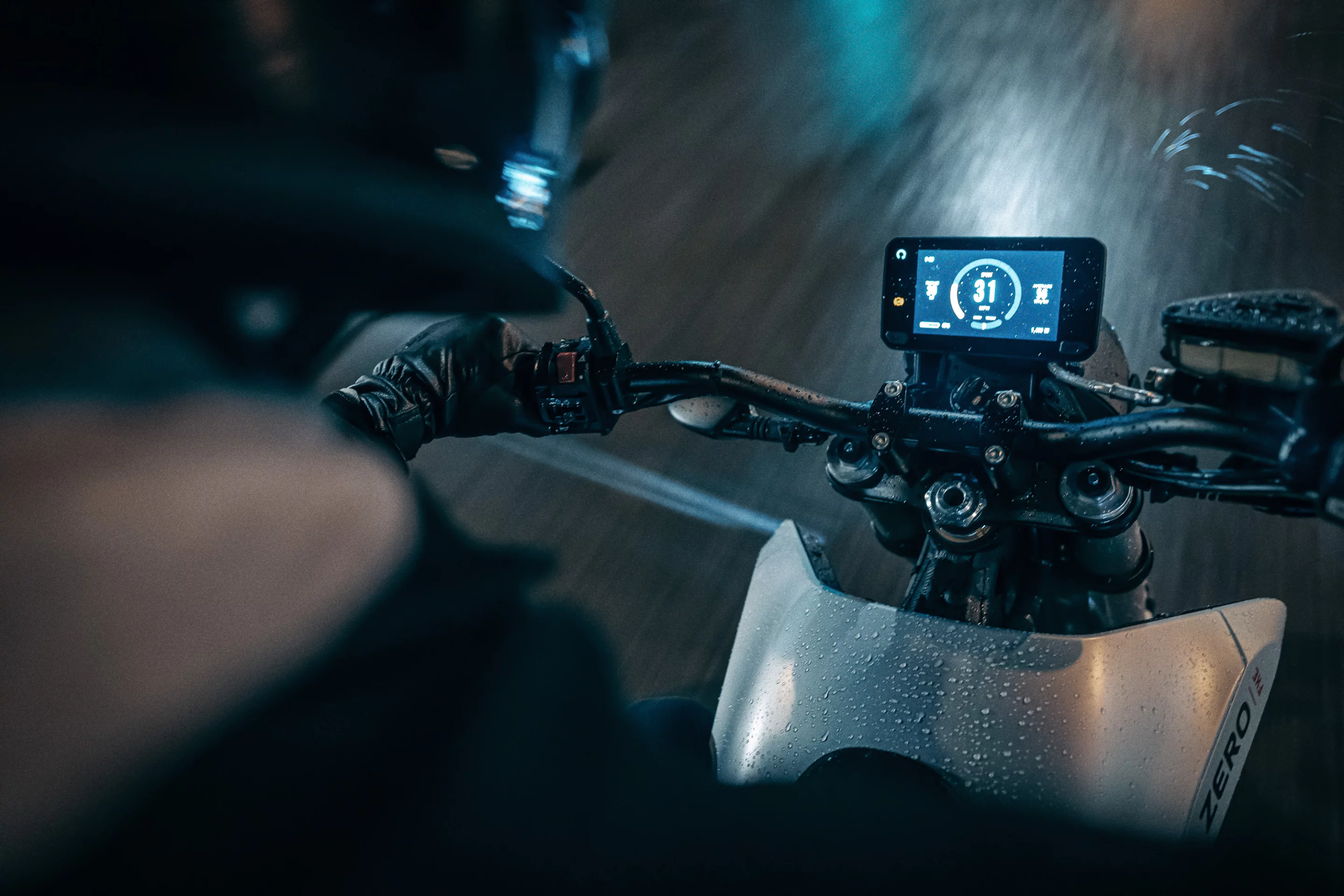 The FXE runs a full-color dash and Zero's Cypher II operating system