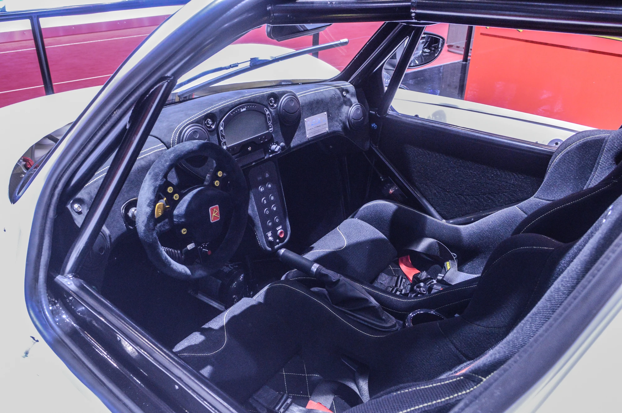 The cockpit of the Radical RXC Turbo 500 is all business (Photo: CC Weiss/Gizmag.com)