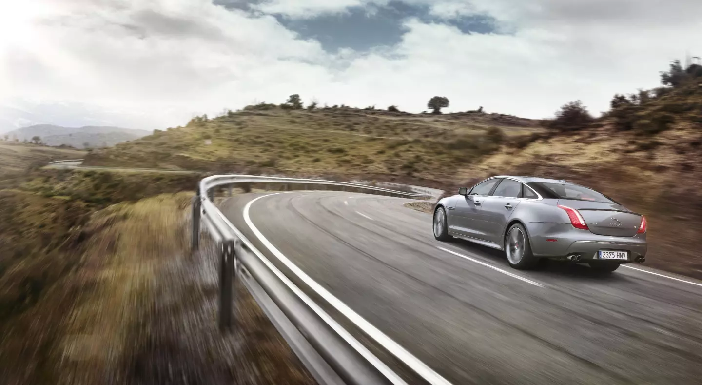 8-speed gearbox monitors driver’s inputs ie. acceleration, braking, cornering, throttle and brake pedal activity, road load and kickdown are monitored 500 times a second