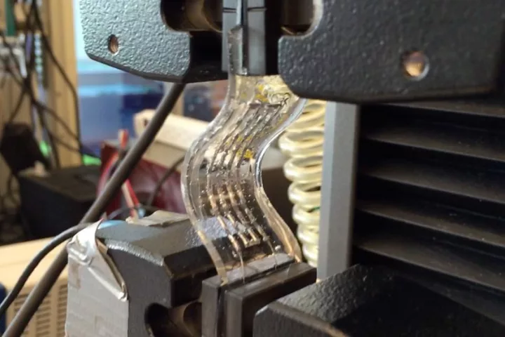 Researchers have developed a new wearable device that harvests energy from body heat, combining the best parts of rigid and flexible systems