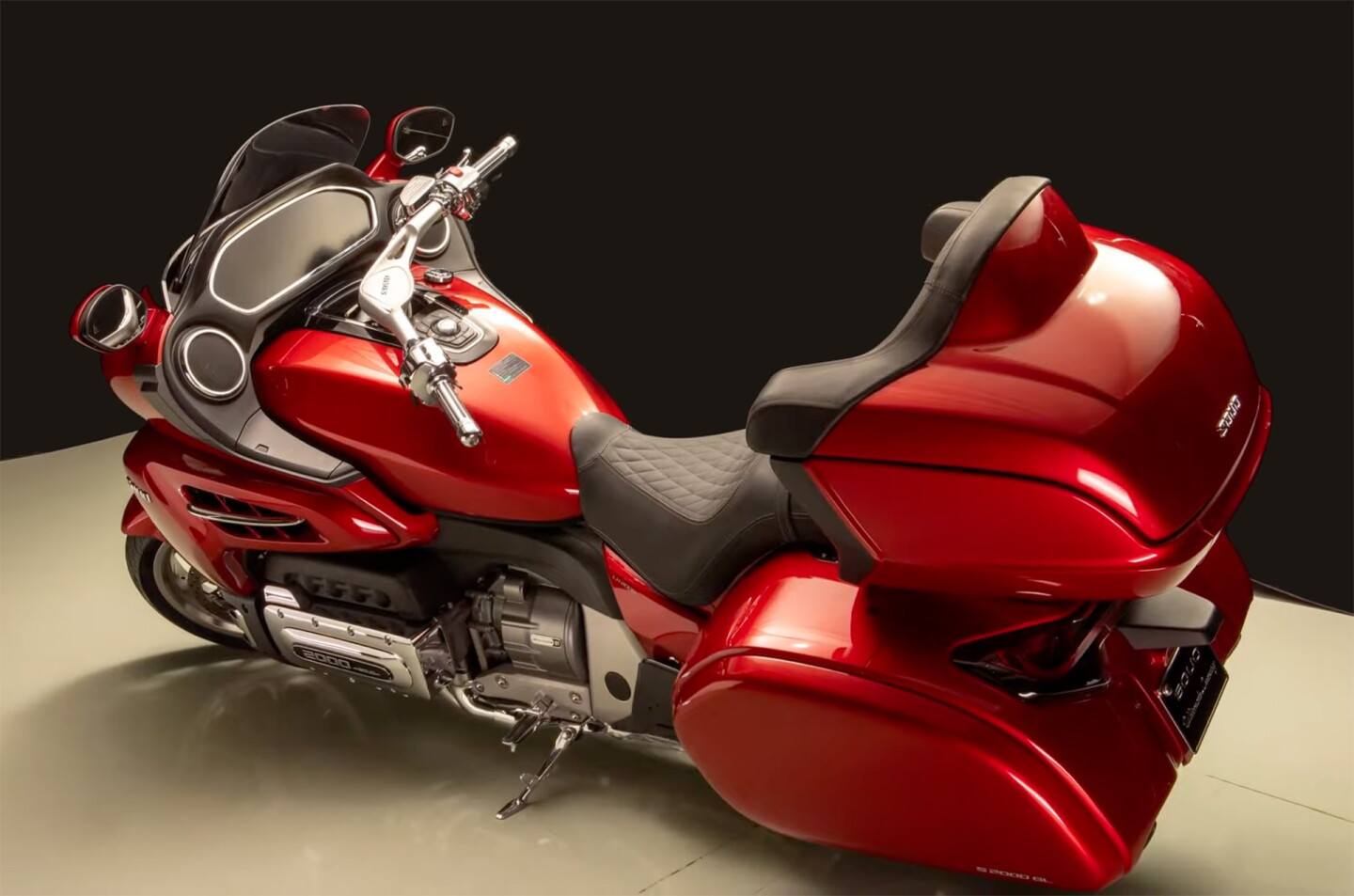Souo's first motorcycle has a 4-valve, quad-cam, horizontally-opposed, eight-cylinder, two-liter engine