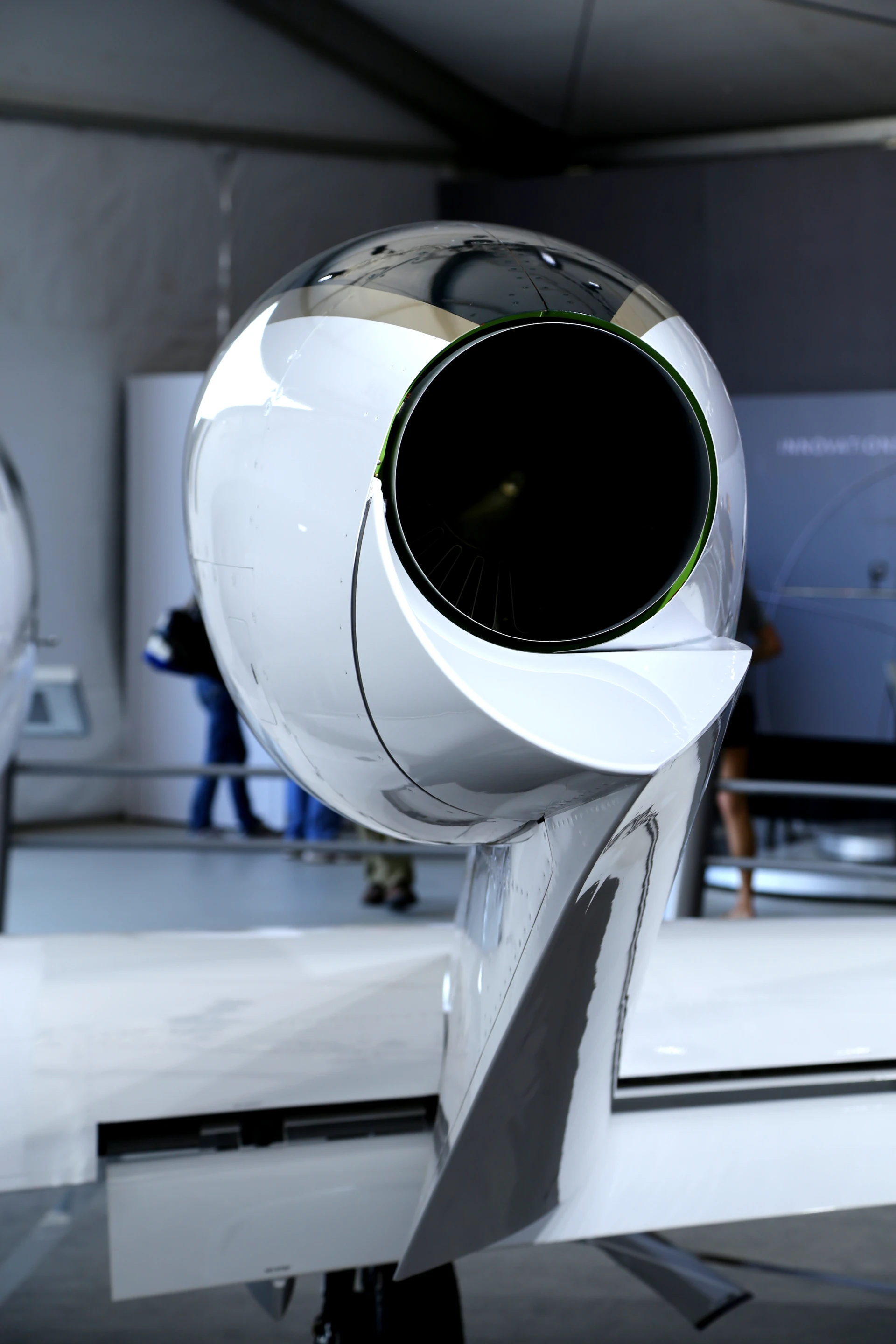 Twin GE Honda HF120 turbofan jet engines mounted on pods set away from the cabin are designed to reduce noise and vibration (Photo: Angus MacKenzie/Gizmag.com)