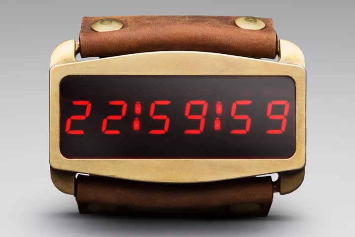 Lifeclock One Is based on the prop from Escape from New York