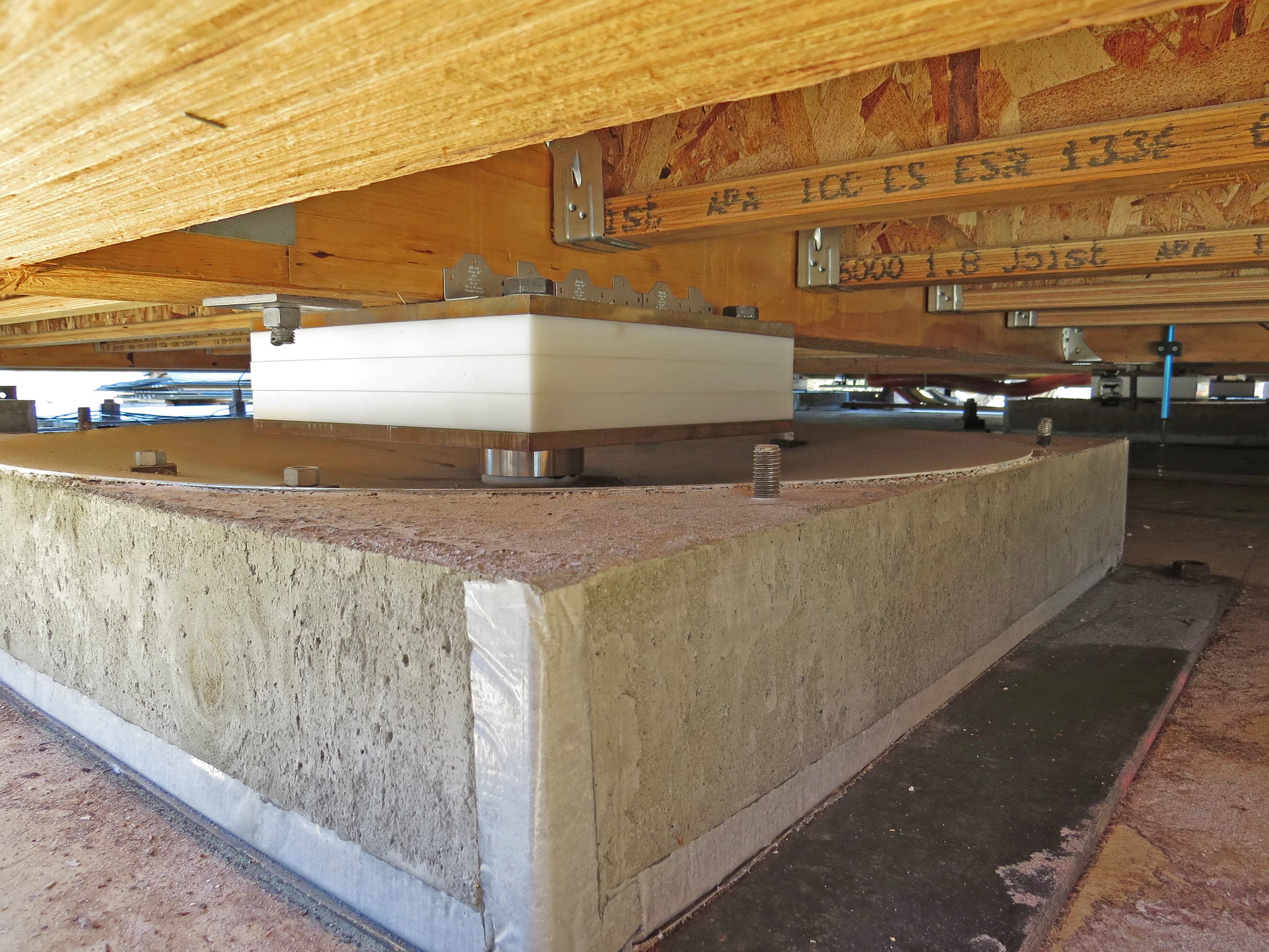 Thanks to the seismic isolators, the house slid harmlessly from left to right during tests (Photo: Stanford School of Engineering)