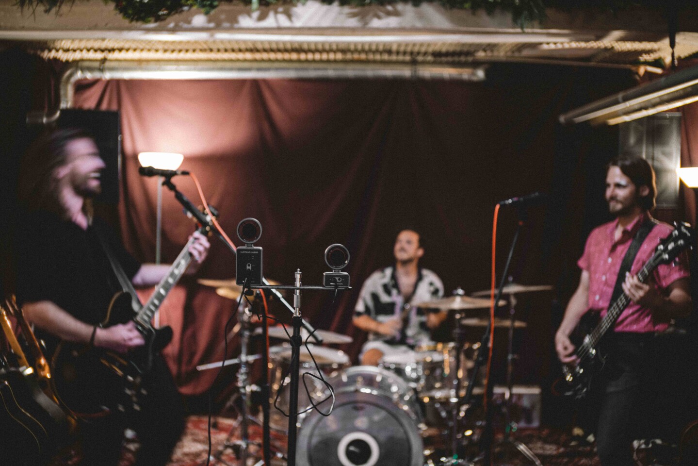 The MiCreator Studio can be used with a MiCreator Satellite mic for stereo recording