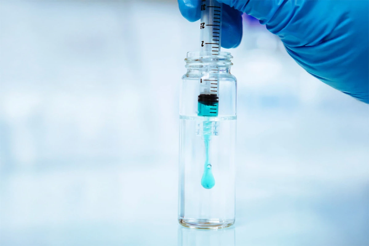 The thickness and hydrophobic nature of Tissium’s biopolymers have been tuned to optimize its ability to attach to wet tissue once activated by blue light