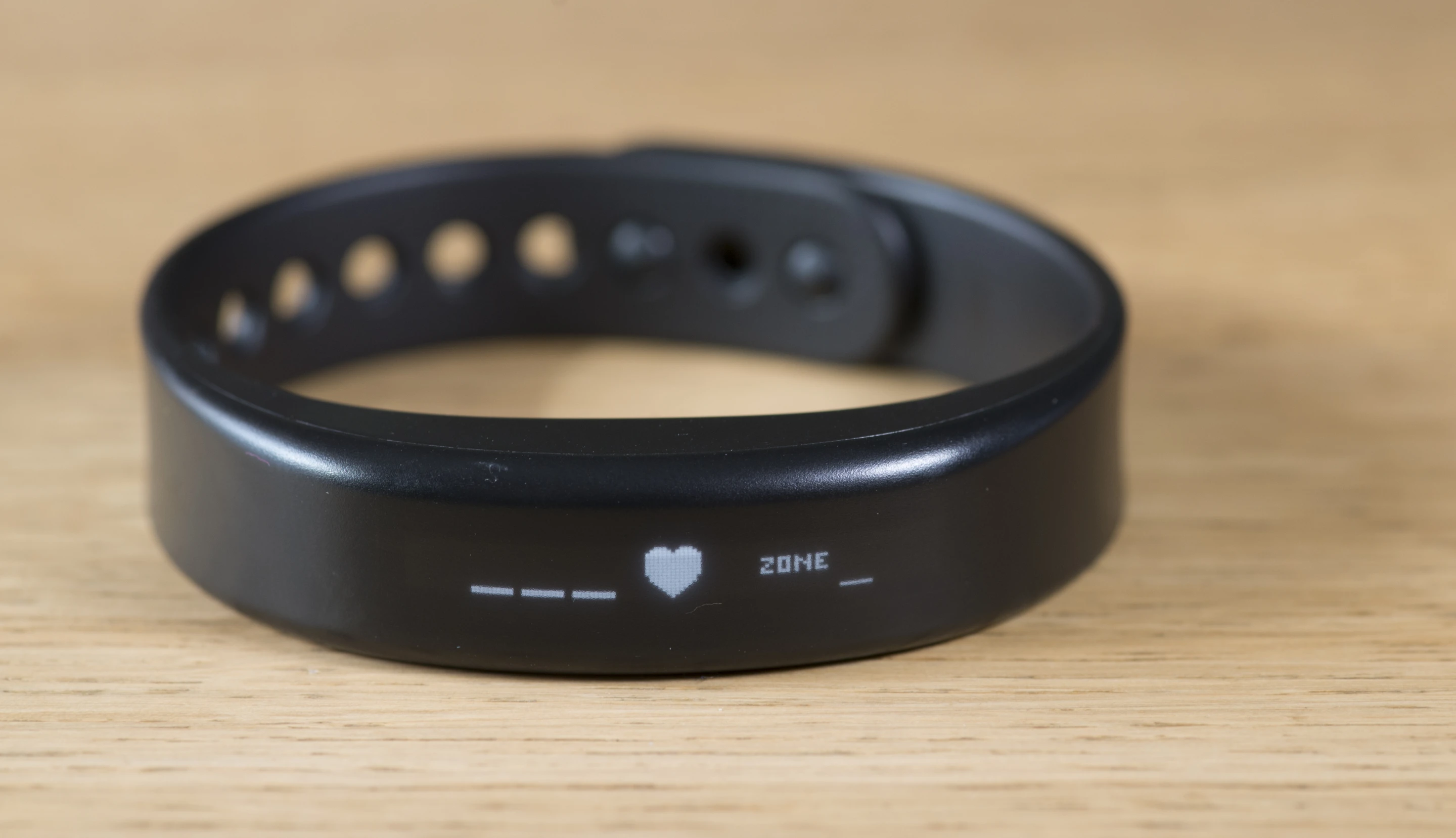 When paired with an external monitor, the Garmin Vivosmart can display heart rate (Photo: Simon Crisp/Gizmag.com)