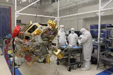 MIT Team with LADEE (Image: MIT/LL)