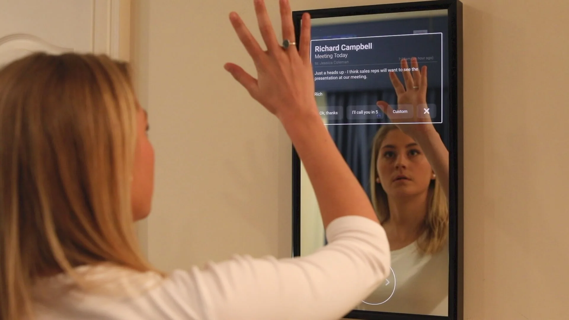 The Daptly Display features gesture control