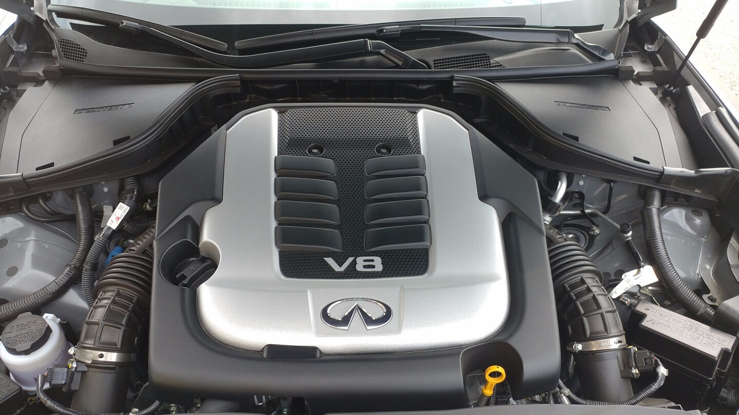Where the 2017 Infiniti Q70 really jumps ahead is with its excellent powertrain choices