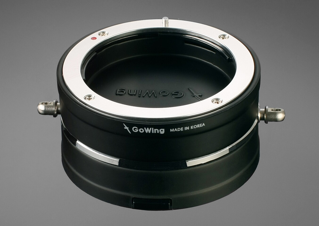 Clip and Flipper aim to make changing lenses easier