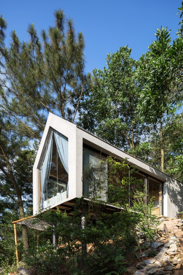 The gorgeous Forest House 02 sits on two steel pillars