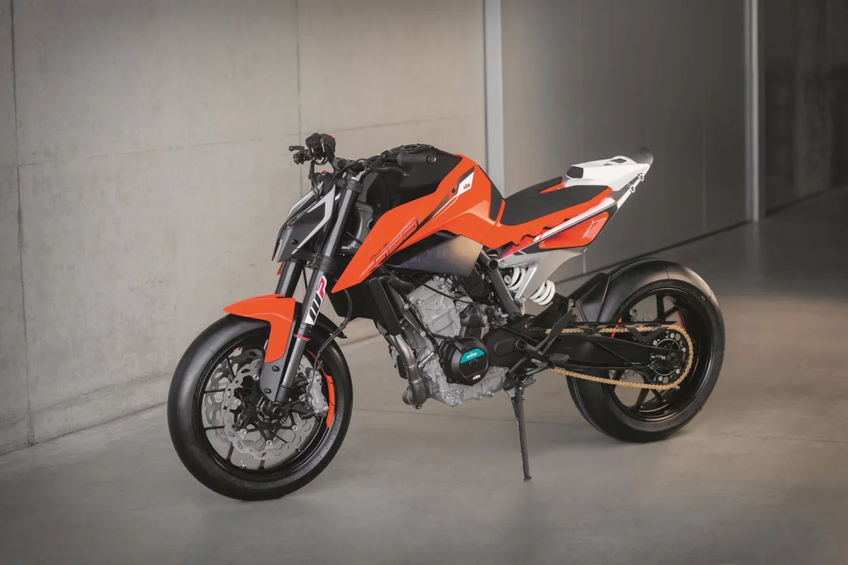 KTM's Duke 790 prototype: ultra compact, clean lightweight design