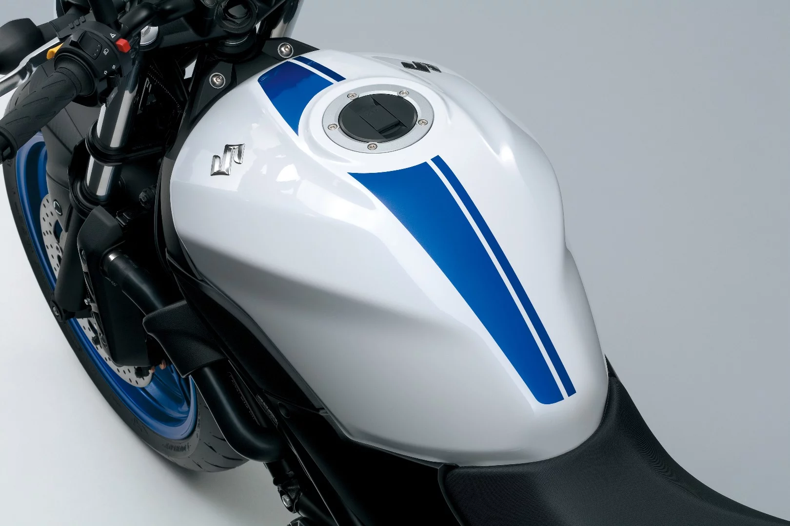 The Suzuki SV650 fuel tank is narrower, but retains the same 14.5 liter capacity (US-spec model). The Euro-spec tank holds 13.8 liters of fuel