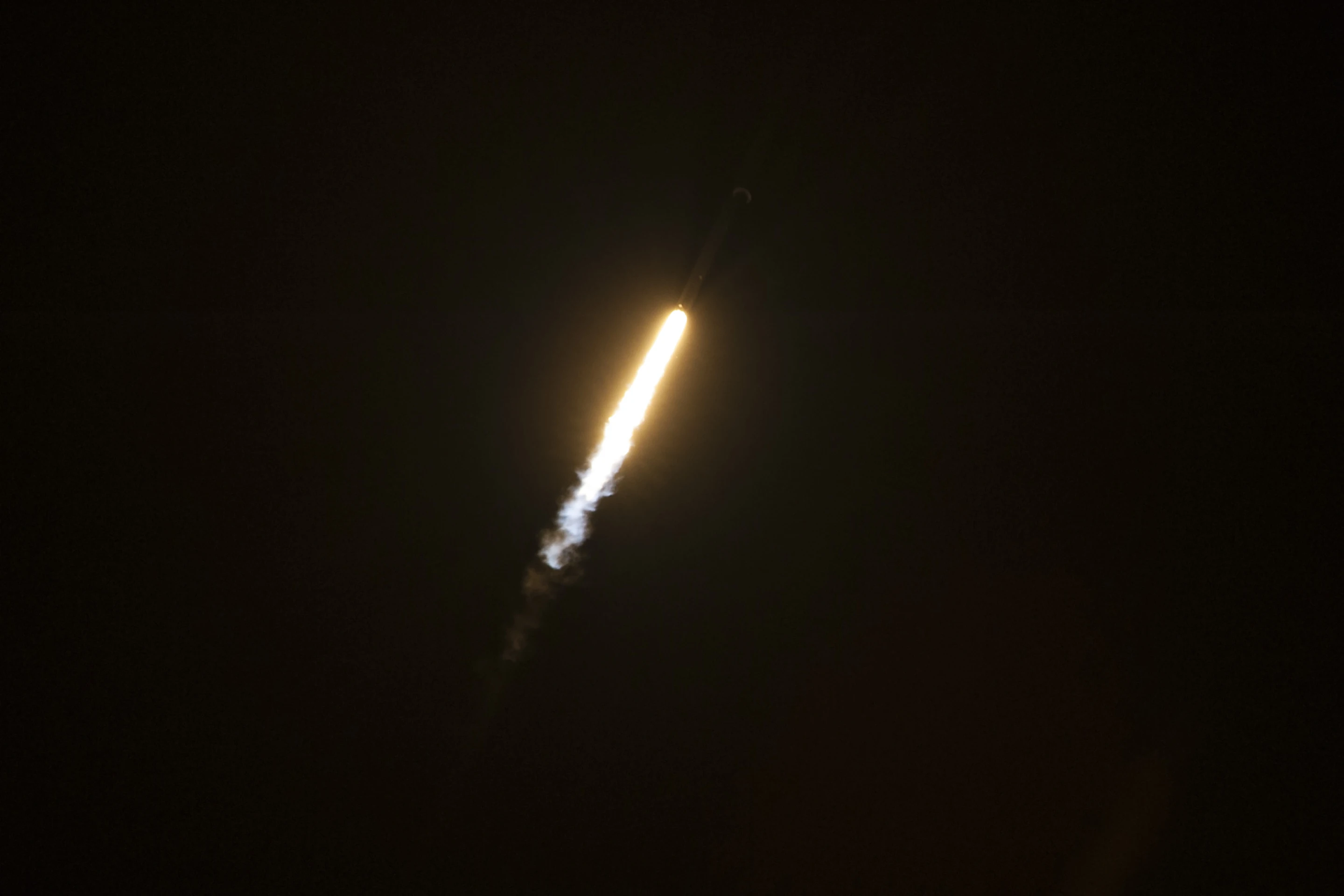 The Falcon 9 booster did not make a landing attempt after the launch (Photo: SpaceX)
