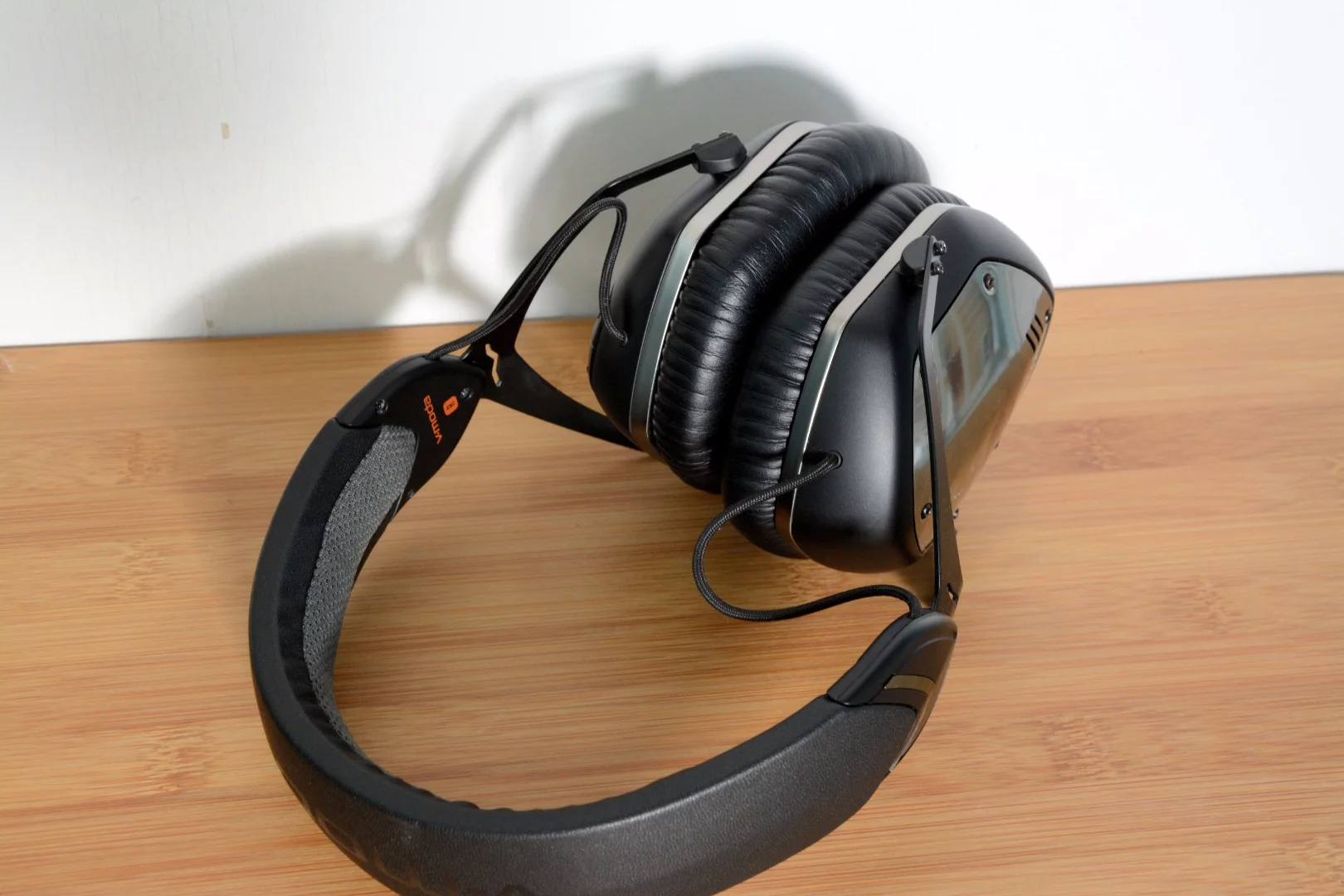 Keeping the headphones in place is a "virtually indestructible" Steelflex headband coated in faux leather that's been found to exceed MIL-STD-810G test standards for durability and ruggedness