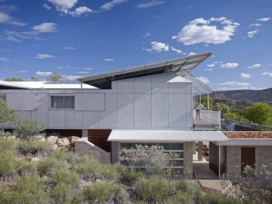 Dunn and Hillam architects has won been honored by the AIA for its Desert House project