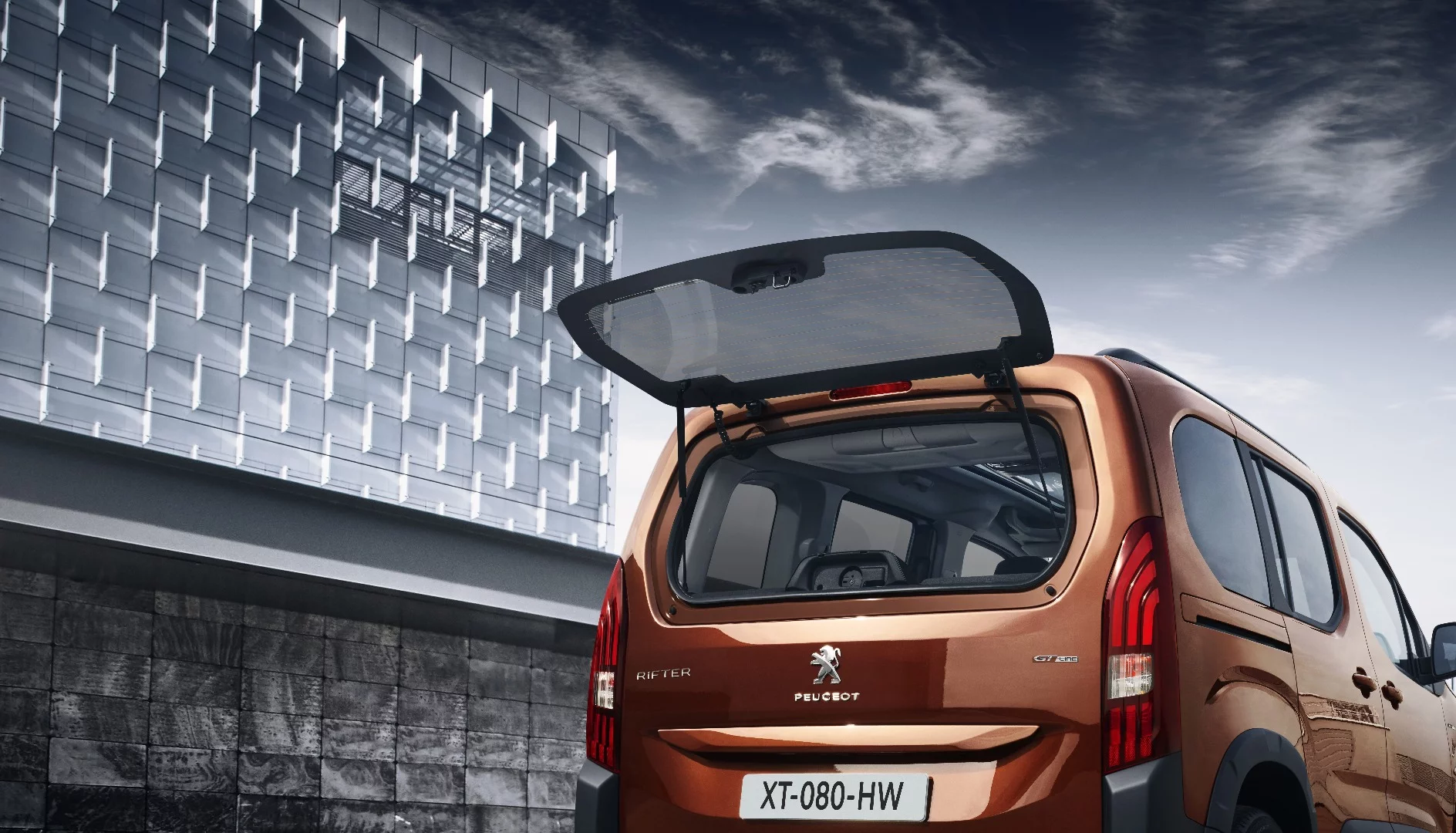 The Peugeot Rifter includes an opening tailgate window