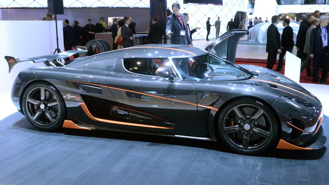 The side view shows off the bright orange character lines and fin-flashes (Photo: C.C. Weiss/Gizmag.com)