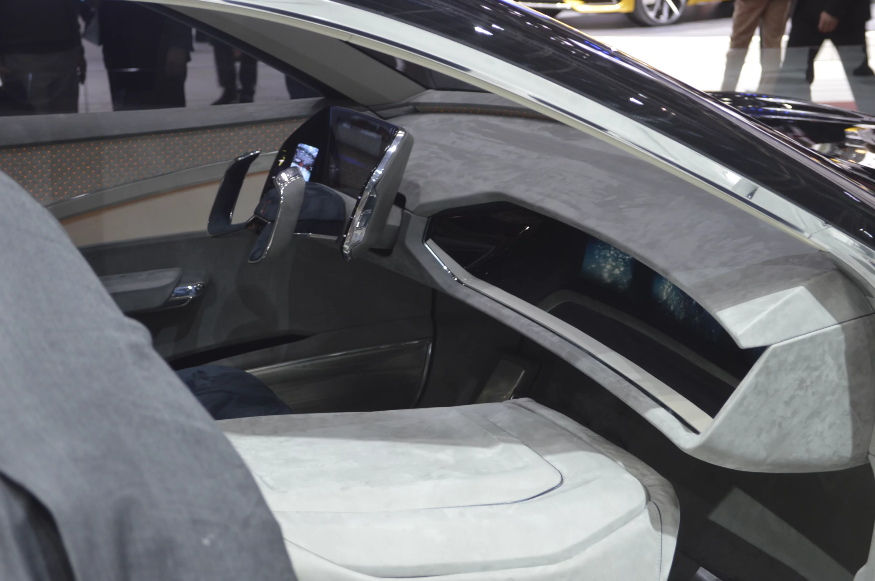 The steering wheel of the Italdesign Giugiaro GEA has been reimagined and steers based on pressure exerted by the driver (Photo: C.C. Weiss/Gizmag.com)