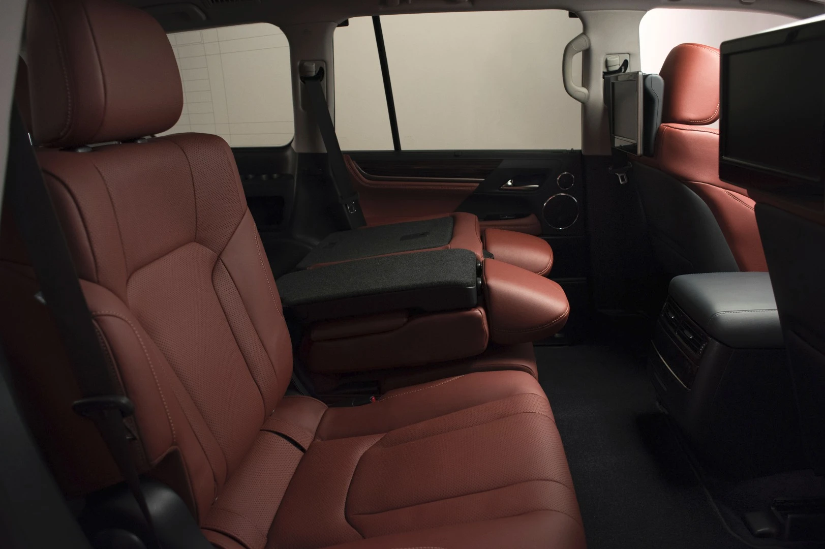 Seating in the LX 570 is excellent, with plenty of comfort for the driver and front passenger