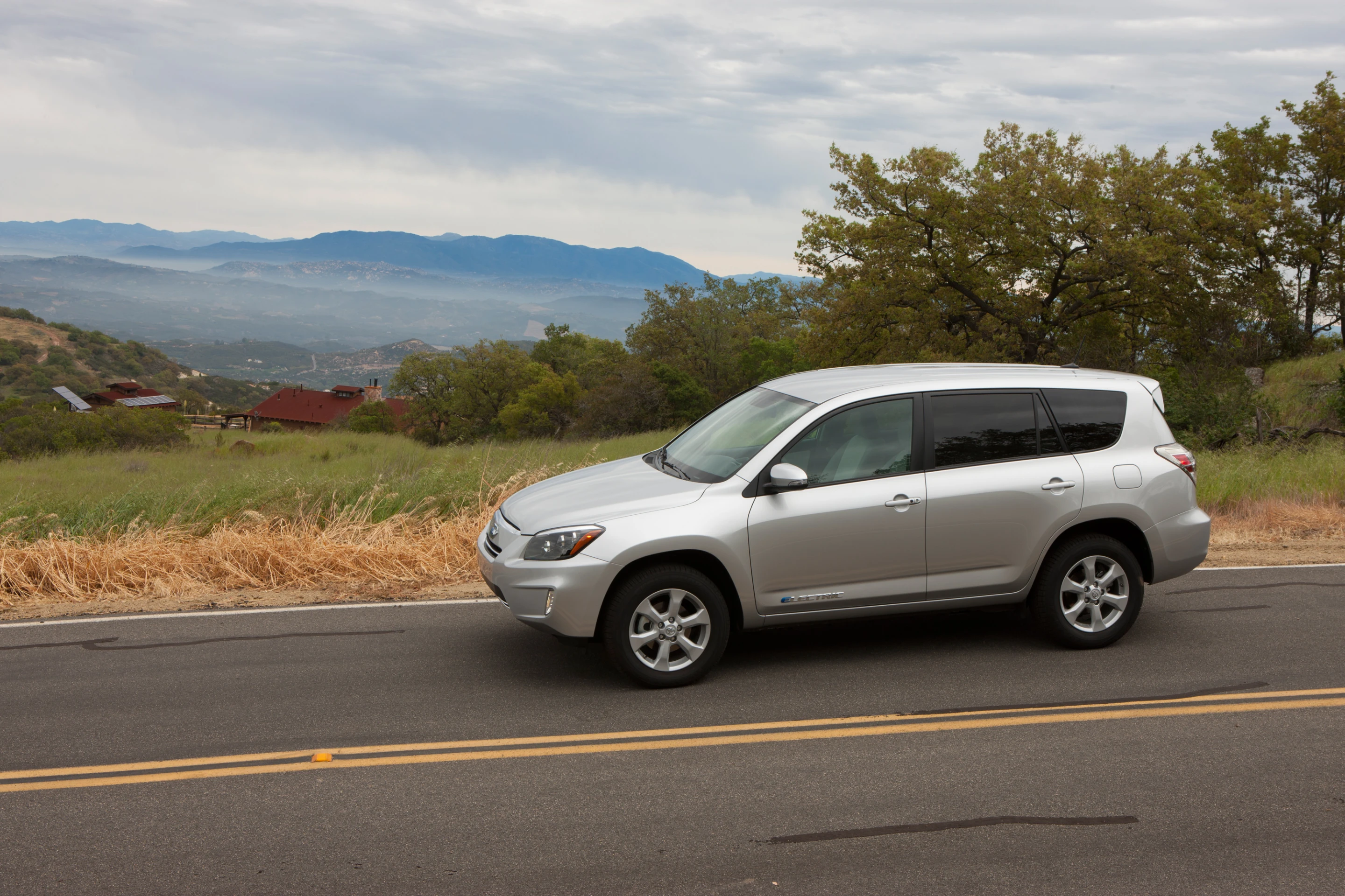 The RAV4 offers comparable room and performance to the RAV4 with 3.5-liter V-6