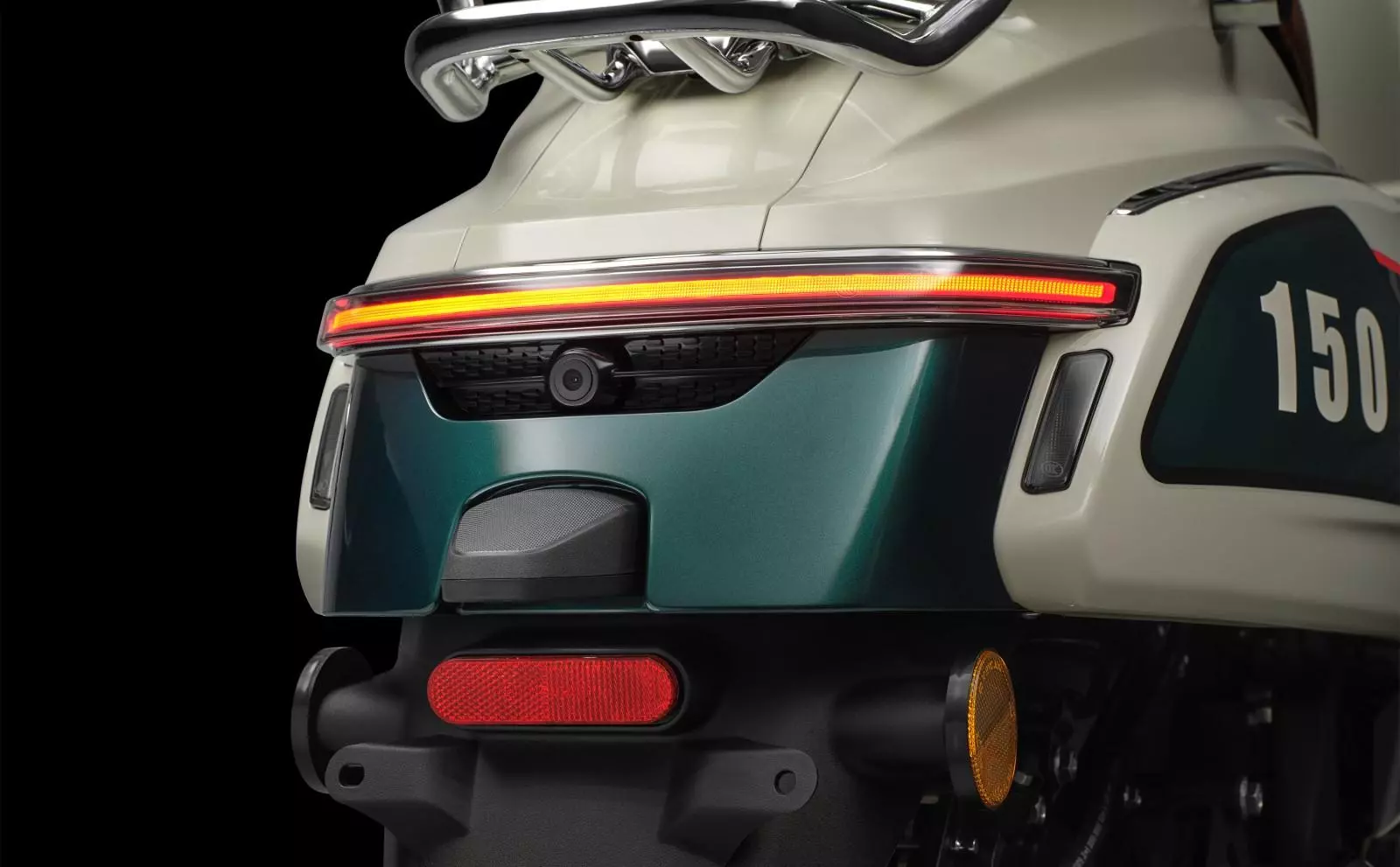 The 150 Aura gets native front and rear dash cams and full-screen navigation using CFMoto’s Motoplay platform
