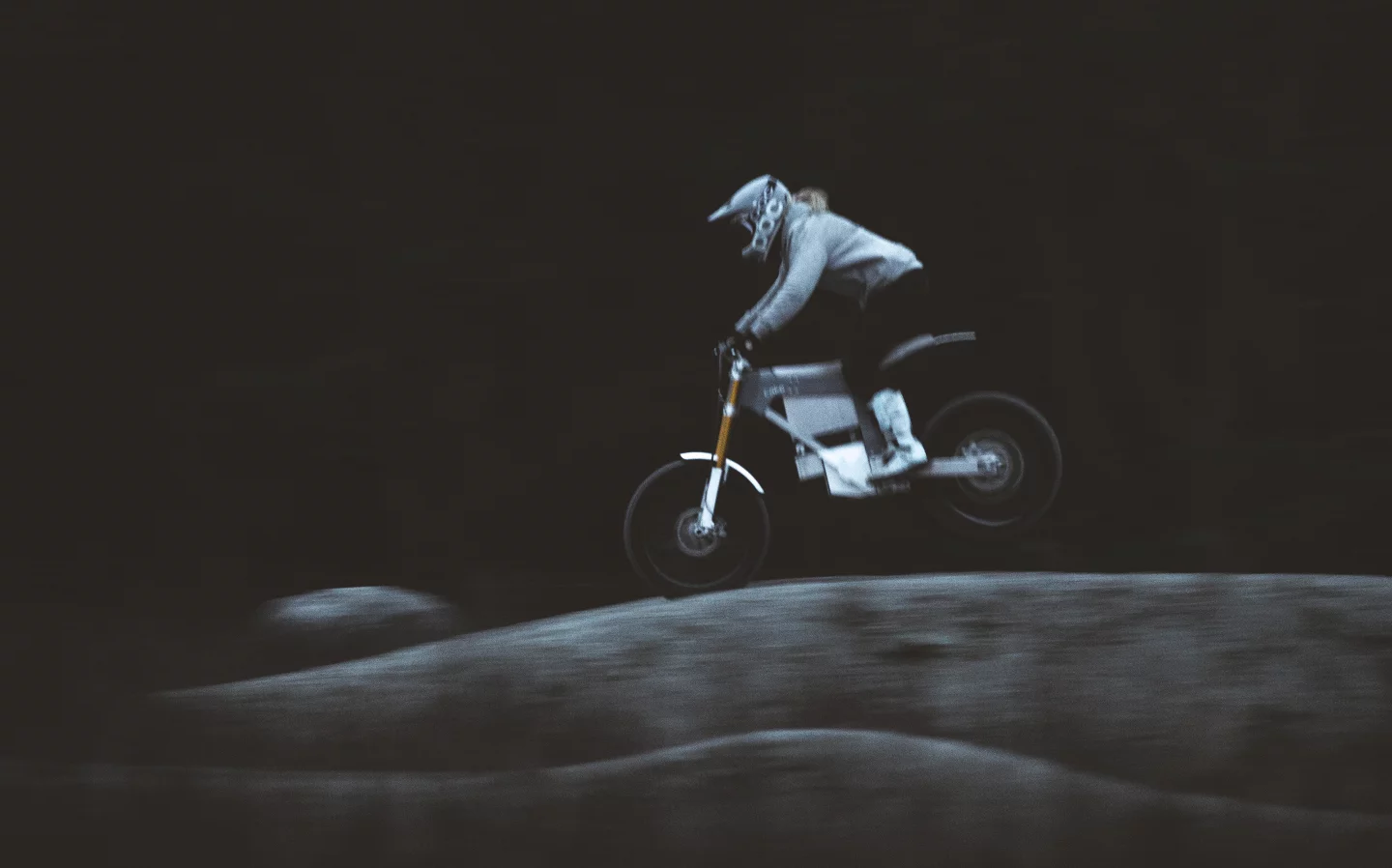 With up to 50 mph of potential speed, the Kalk provides a fun time in the mountains or forest