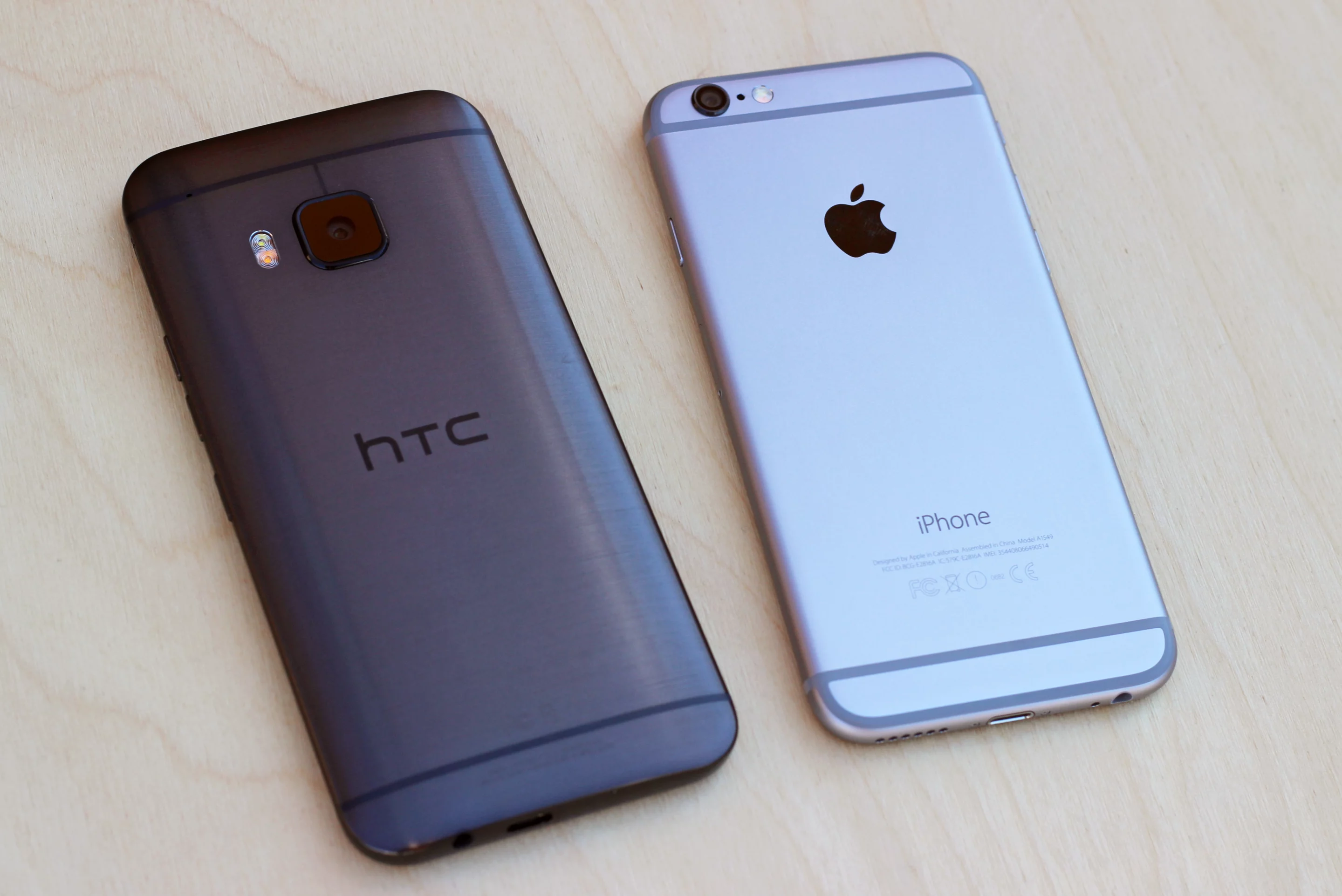 The One M9 next to the iPhone 6 (Photo: Will Shanklin/Gizmag.com)