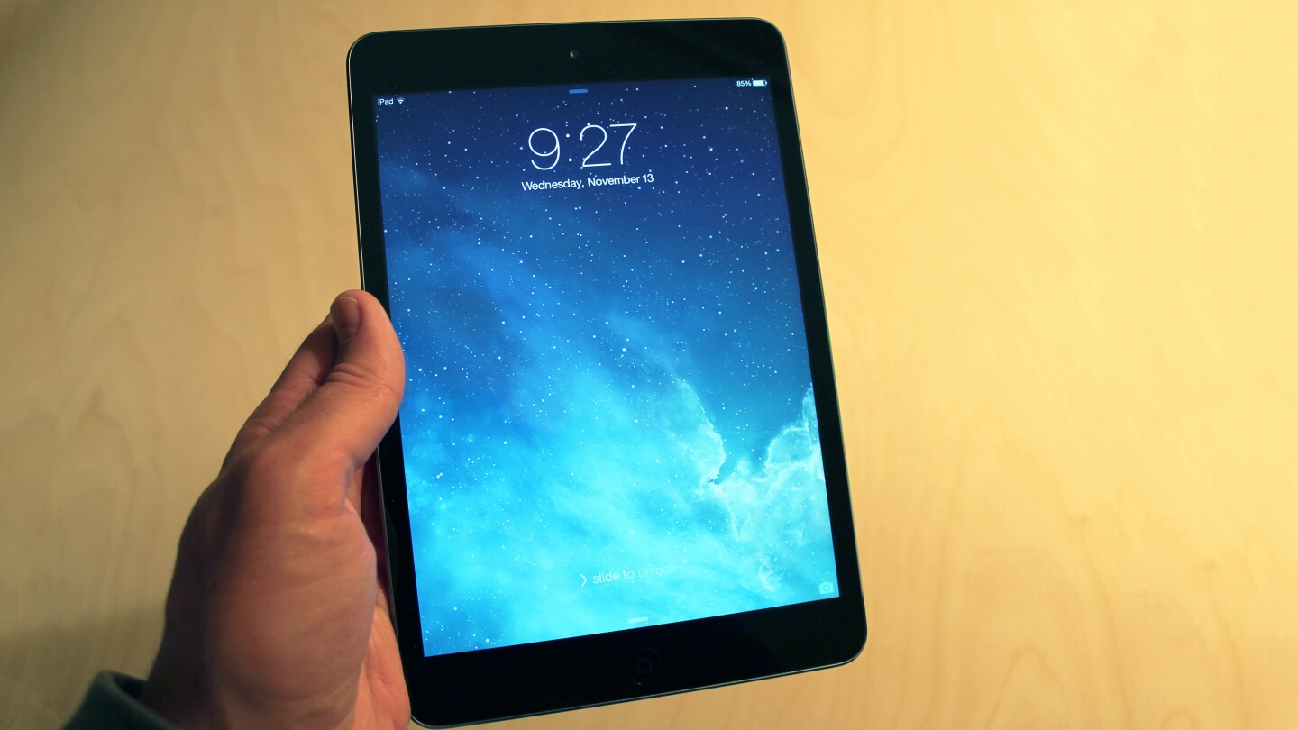The new iPad mini is a little heavier than last year's model, but we think the minor tradeoff is barely noticeable