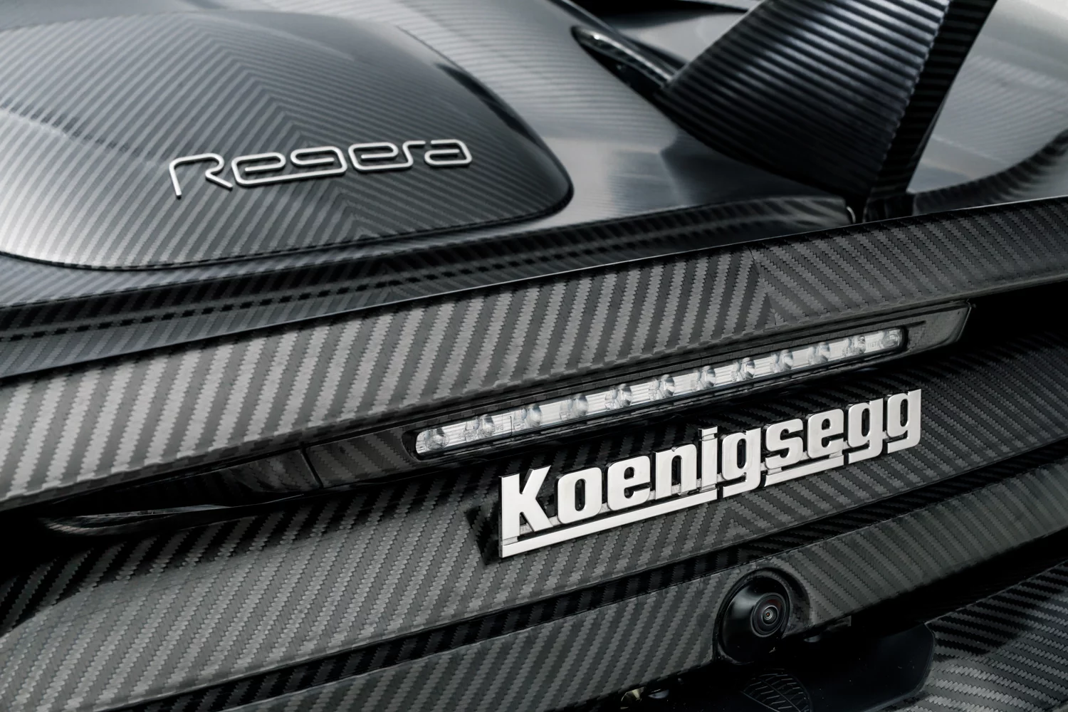 Koenigsegg's KNC Regera: the entire car is a bare carbon highlight