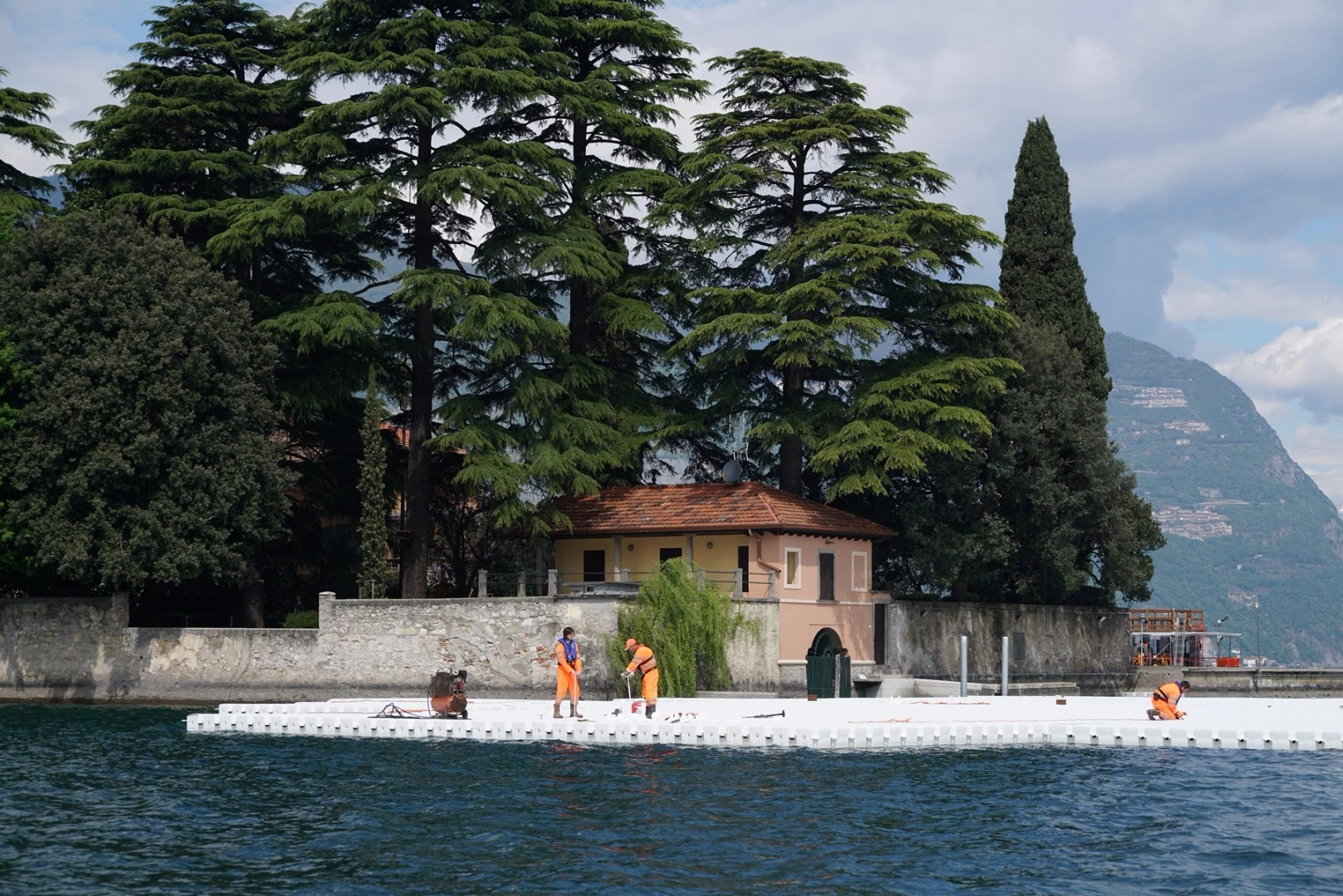 Workers start to encircle the island of San Paolo with the first floating elements