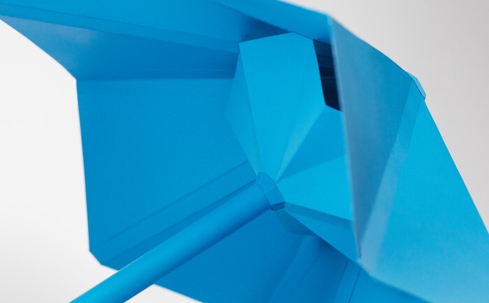 The Sa does away with the typical umbrella mechanism, instead using a small inverted internal canopy