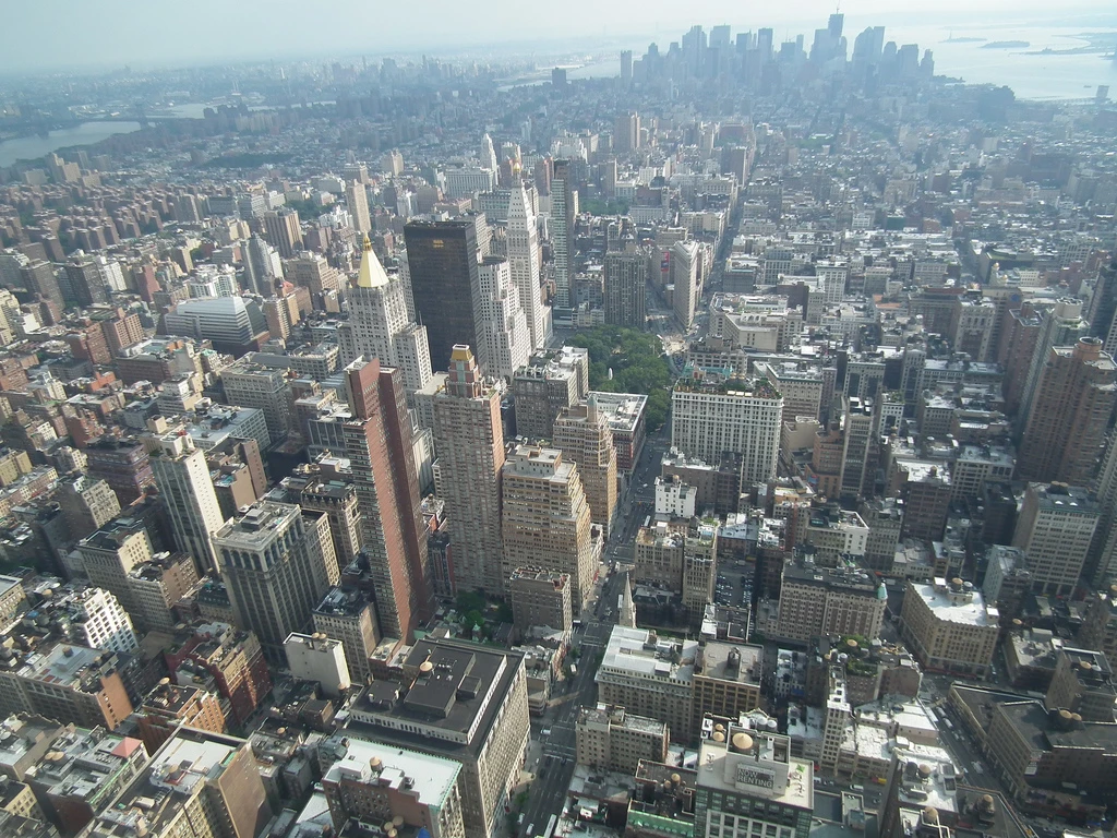 Research by scientists from Columbia University and NASA suggests that painting rooftops white can result in temperature drop of over 40 degrees Fahrenheit during summer months (Photo: Erik Drost)