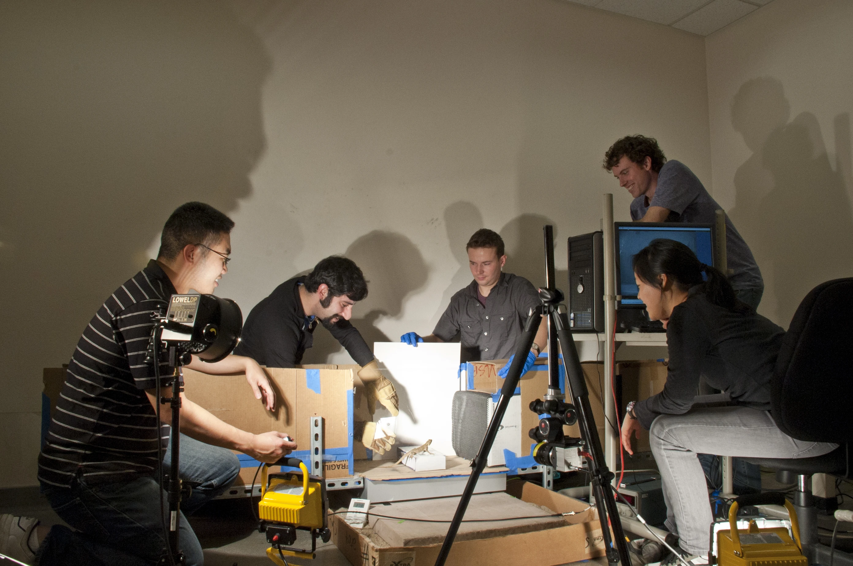 After observing the jumping habits of lizards, scientists have created an active-tailed robot that is able to adjust its body orientation in mid-air