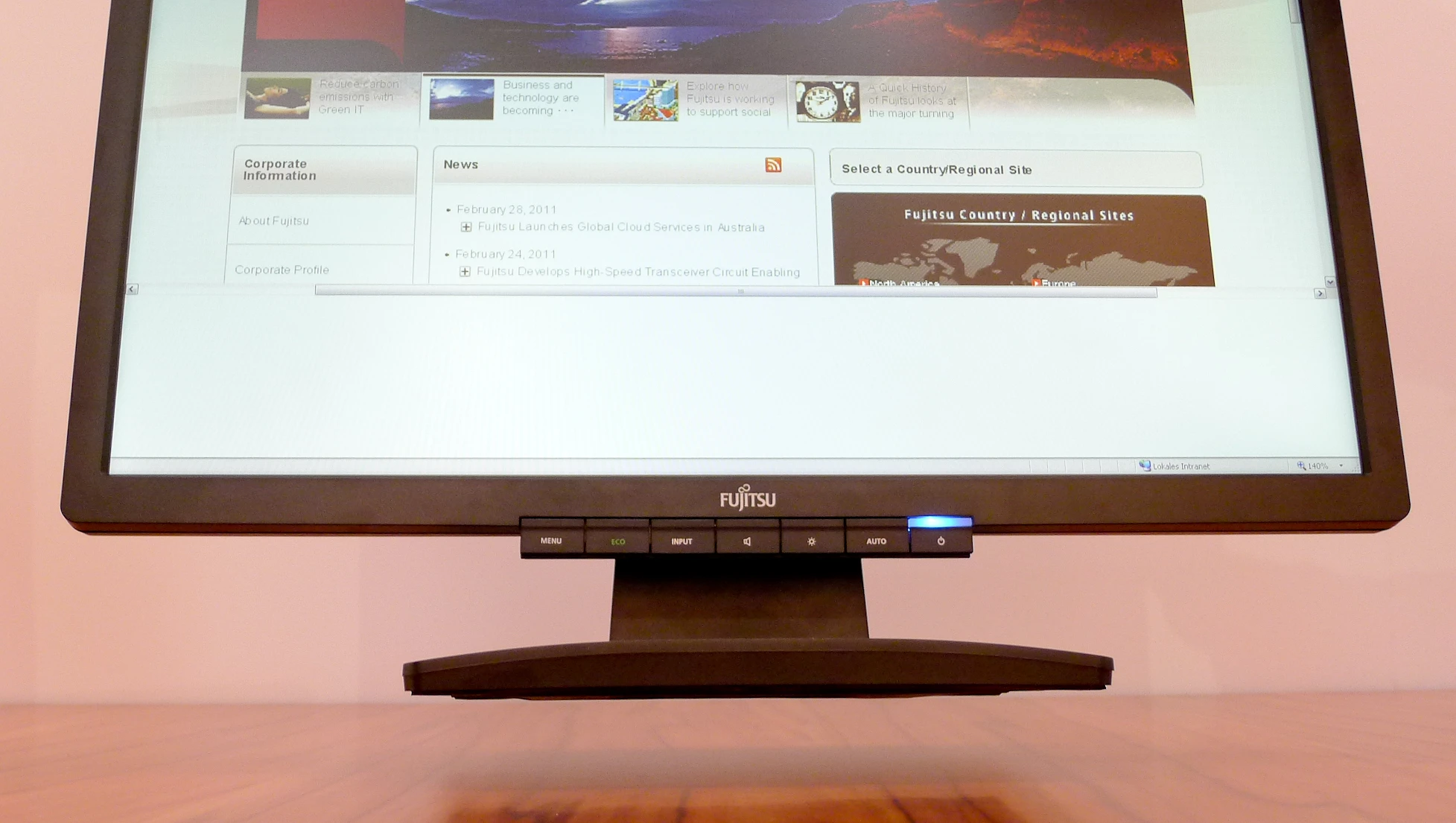 Look - no wires: the Fujitsu wireless monitor on display at CeBIT 2011