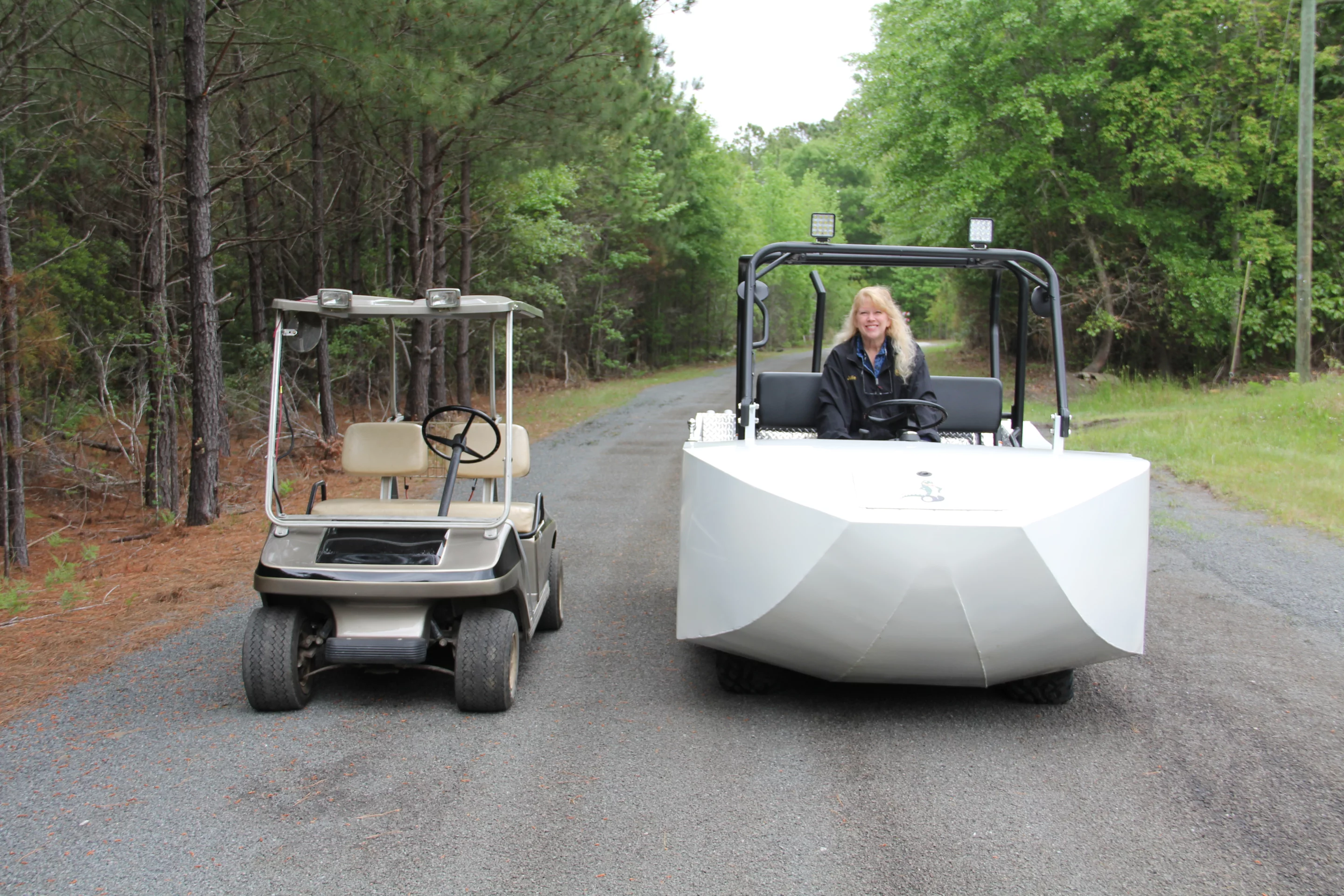 CAMI's new US$60,000 Hydra Gator is a diesel-electric hybrid amphibious vehicle not much bigger than a golf cart